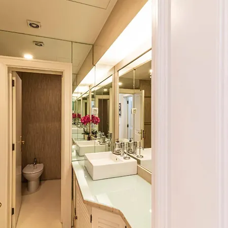 Refuge In Chiado, Elegance And Comfort In Daire *