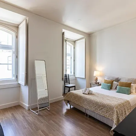 Refuge In Chiado, Elegance And Comfort In Daire