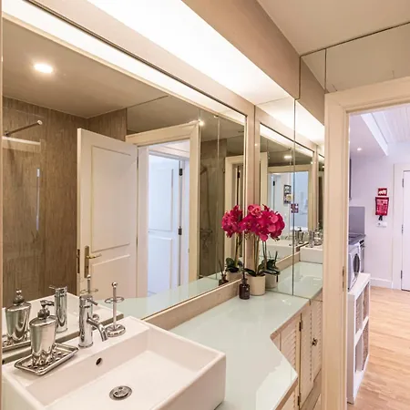 Refuge In Chiado, Elegance And Comfort In * リスボン